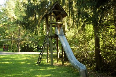 Gemütliches Chalet mit Kamin in Waldgebiet