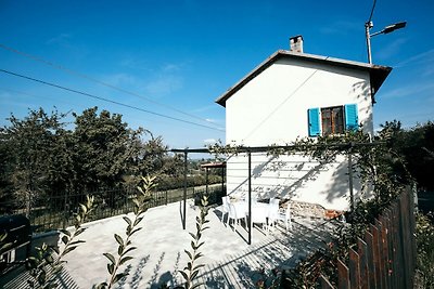 Landhaus im Piemont mit möblierter Terrasse