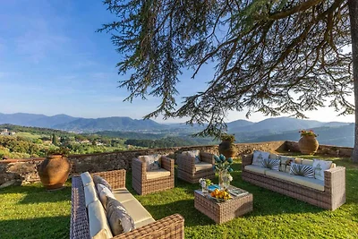 Malerische Villa in Lucca mit Pool