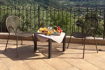 Graziosa villetta a Gaggi con piscina