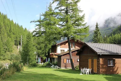 Chalet in Wallis bij Skilift & Saasdal