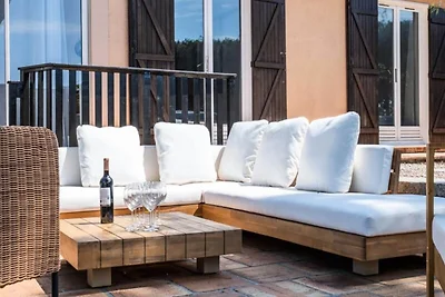 Villa in La Roquette mit Meerblick und Pool