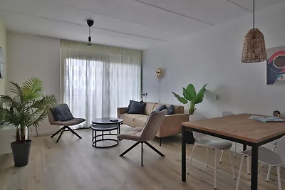 Apartment am Wasser mit Balkon