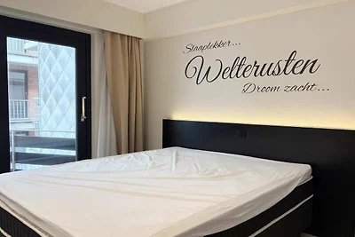 Gezellig vlak aan de kust met twee terrassen