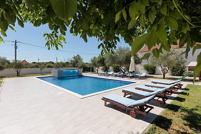 Villa in Galovac mit Pool bei Zadar