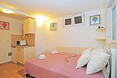 Nika Family Apartments - Basic Studio Apartme...