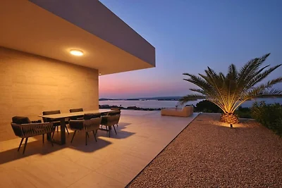 Villa in Tkon mit Schwimmbecken