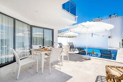 Villa in Kalkan mit Schwimmbecken