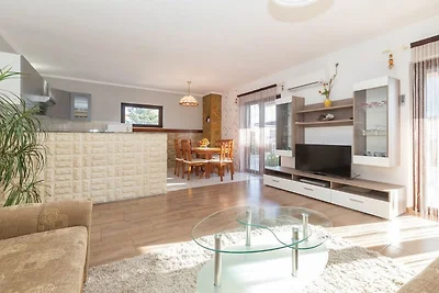 Cozy Nook Apartment Kastel Stari - Three Bedr...