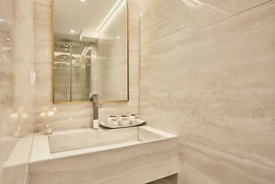 Neue Wohnung im Herzen von Paris für 4...