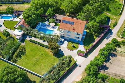 Ferienvillen mit Pool in Kakma