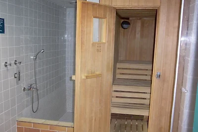 Kaspar avec piscine intérieure et sauna
