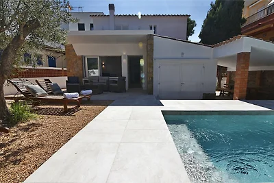 Villa for 4 persons in Costa Brava