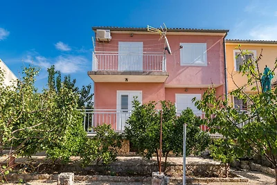 Wohnung in Brodarica nahe Strand Gaj