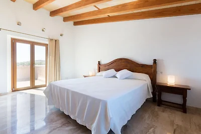 Moderne rustieke landvilla met zwembad
