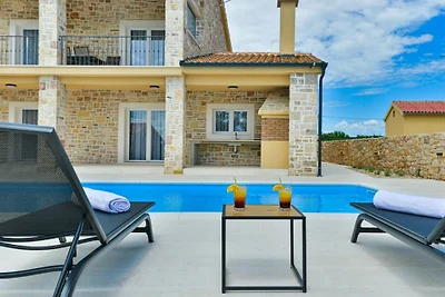 Villa in Vinjerac mit Schwimmbecken