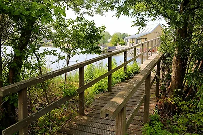 Moderne design lodge direct aan het water