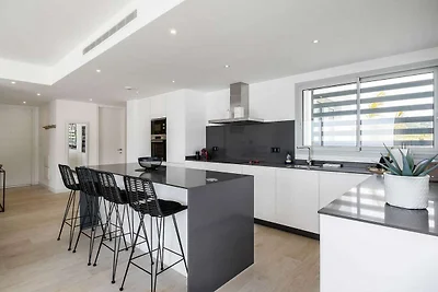 Stylish 3-Bed Apartment | Alcazaba Lagoon...