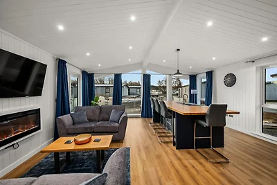 PADDOCK LODGE| DELUXE 2 BED CHALET
