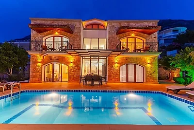 Villa in Kalkan mit Schwimmbecken