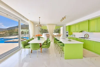 Villa in Kalkan mit Schwimmbecken