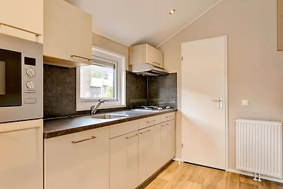 Luxus-Lodge mit Klimaanlage an einem...