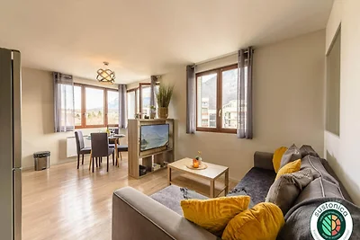 An den Toren des Kaiserlichen Palastes, 4.