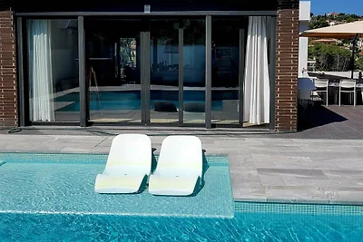 Stilvolle, moderne Villa am Stadtrand von...