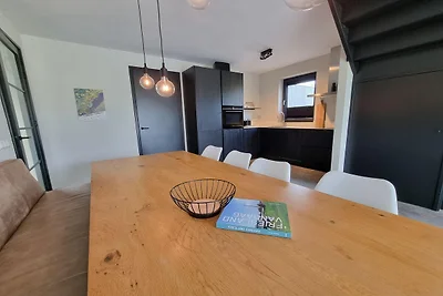 Villa aan het water met aanlegsteiger