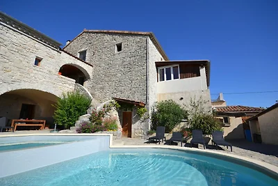 Vintage-Ferienhaus in Lanas mit Swimmingpool