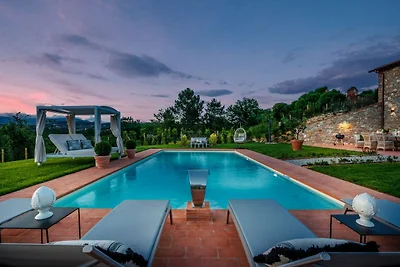 Villa a Lucca con piscina e vista