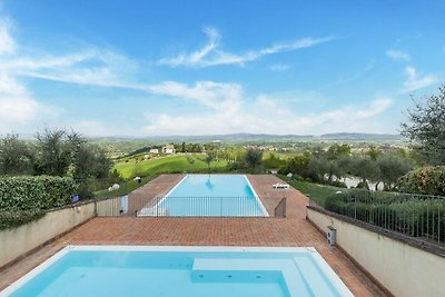 Appartamento con terrazzo piscine ad Asciano