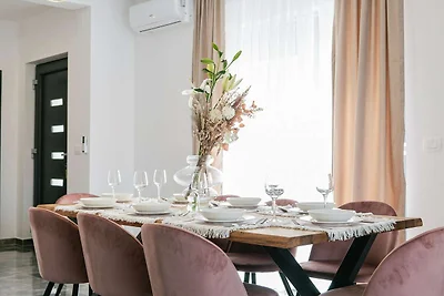 Villa La Ze - Three Bedroom Villa with Swimmi...