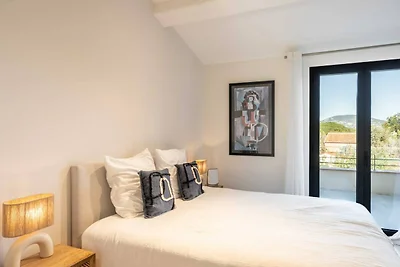 Klimatisierte Villa – 8 Schlafzimmer/17 Perso...