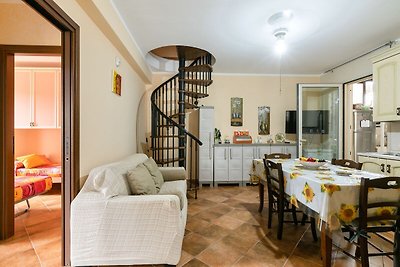 Fabulous Holiday Home in Campofelice di Rocce...