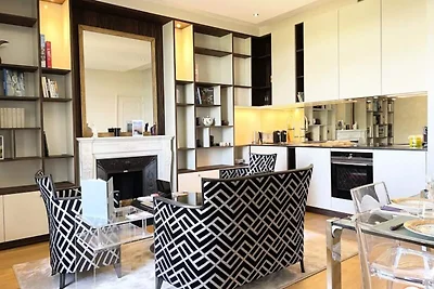 Le Jockey steht mit Parkplatz