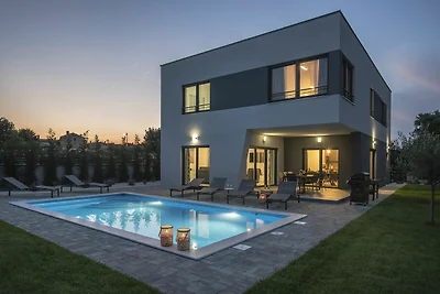 Moderne Villa mit beheiztem Pool