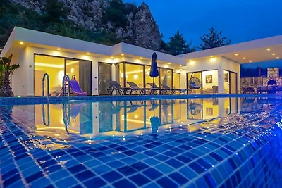 Villa a Kalkan con piscina