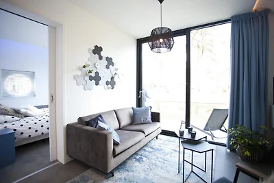 Zeitgenössisches Waterfront Chalet für 4...
