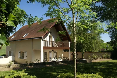 Charmantes Ferienhaus mit Pool und Teich