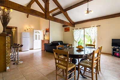 Pittoresca casa vacanze con piscina