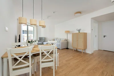 Große Wohnung mit Meerblick, Innenpool