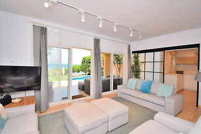 Villa in Colonia mit Pool und Meerblick