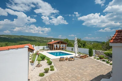 Accogliente villa di montagna per 10 a Slivno