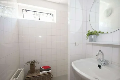 Moderner Bungalow mit Parkplatz