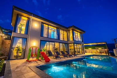 Villa in Kalkan mit Schwimmbecken