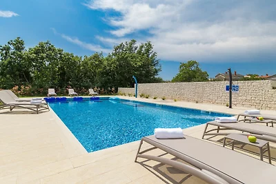 Luxuriöse Villa mit Sprudelbad