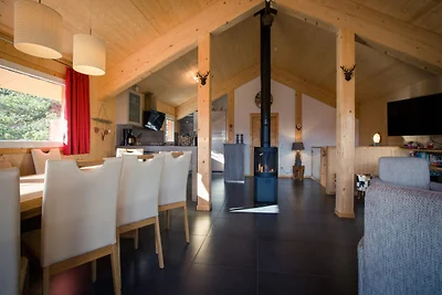 Lebhaftes Chalet mit Whirlpool