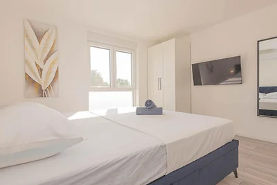 Villa Pomalo - Three Bedroom Villa with Outdo...