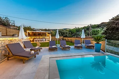 Villa in Gerani mit Swimmingpool